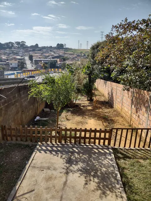 Casa com ponto comercial na Chácara Santa Luzia