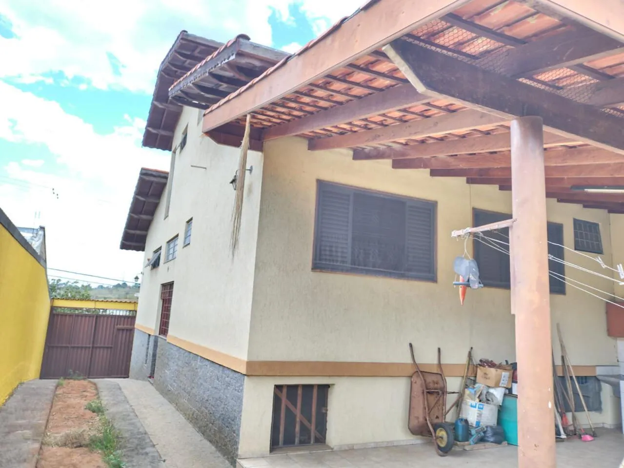 Casa com garagem para 4 carros na Independência, foto 2 de 16