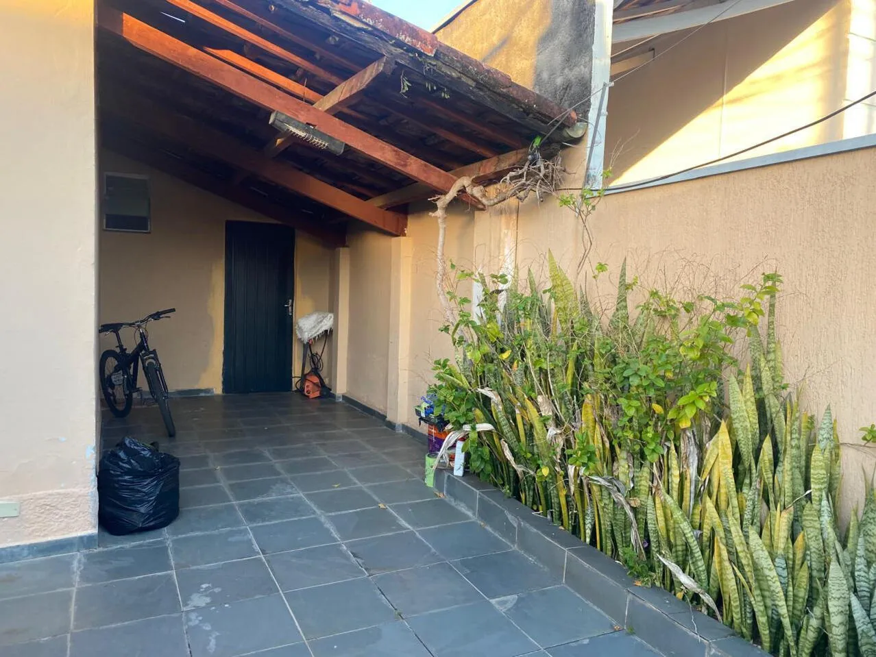 Casa com edícula no Conjunto Urupês, foto 2 de 19